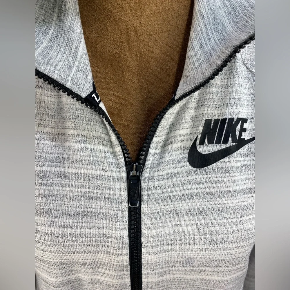 Nike Women's‎ Heathered Gray Zip-Up Hoodie